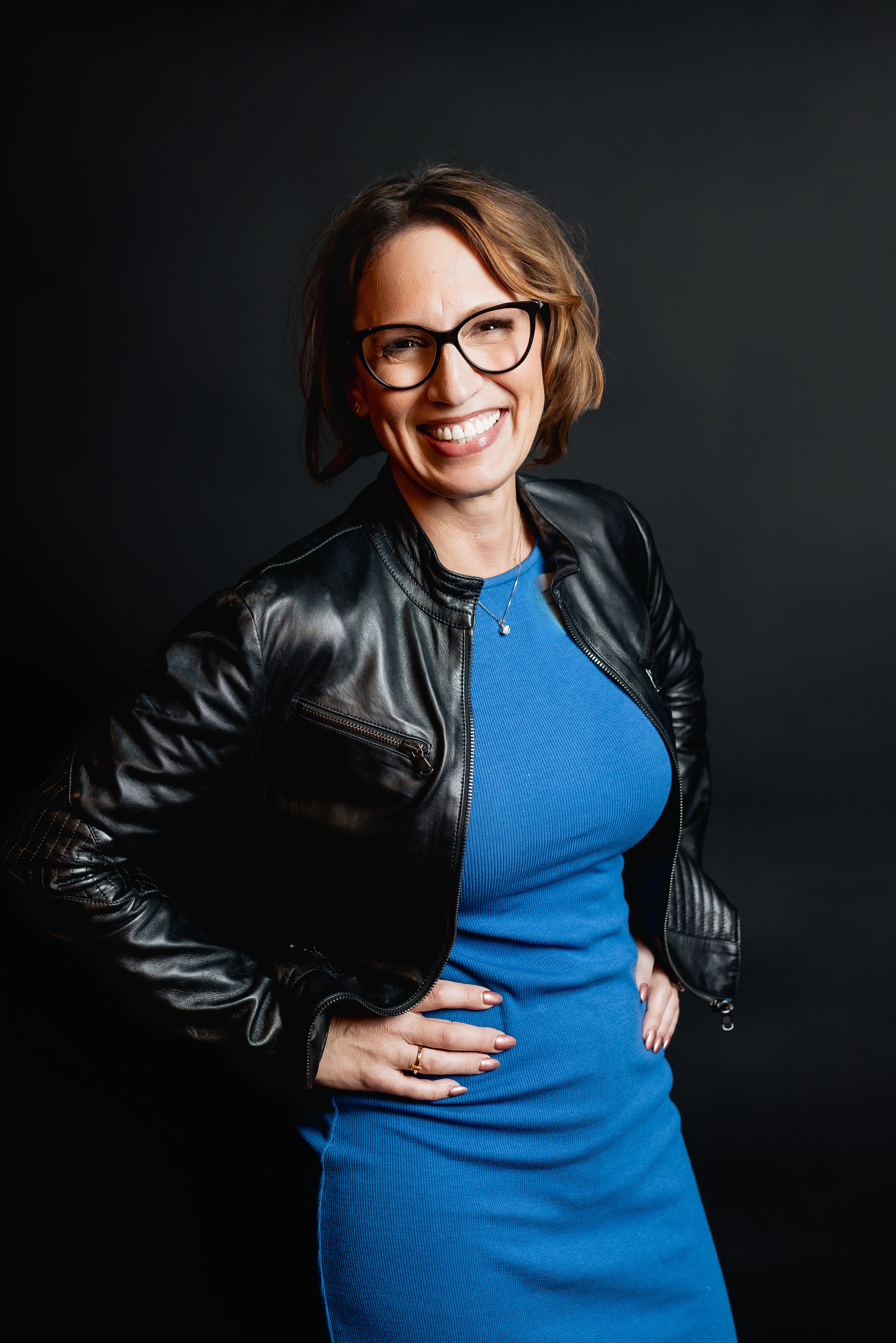 Jen Spencer - vertical - standing